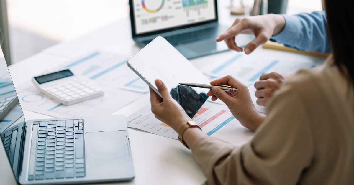 A person developing a marketig plan